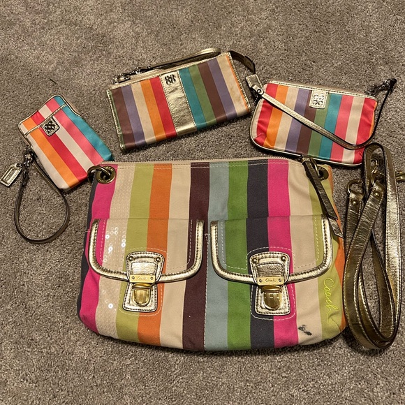 Coach purse with multiple wallets - Picture 2 of 8